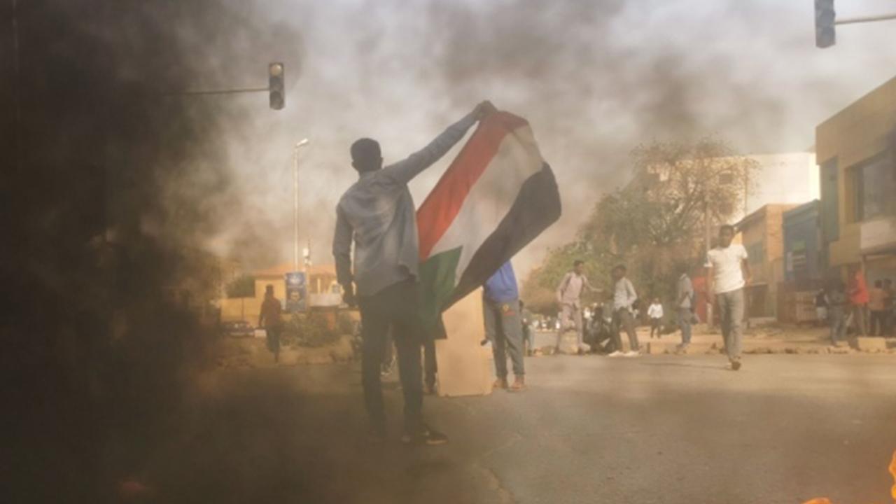 Sudan'daki protestolarda 17 kişi yaralandı