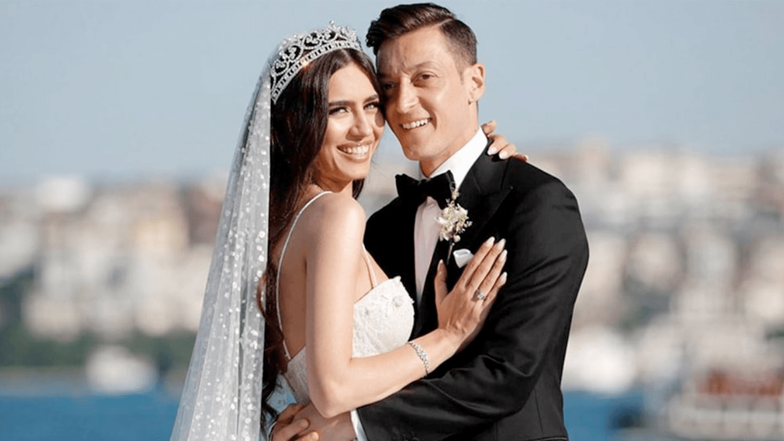 Mesut Özil ve Amine Gülşe’nin bebeği oluyor