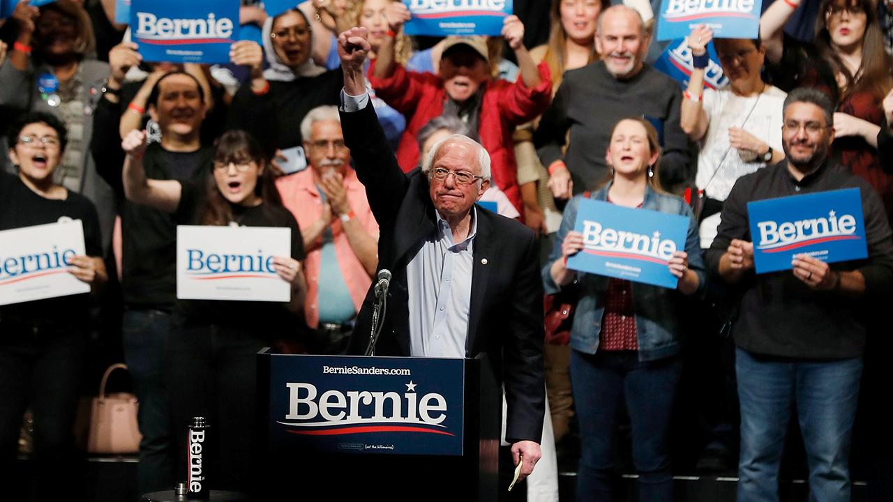 Nevada'da büyük farkla kazanan Bernie Sanders, yarışı kopartmak için gözlerini 'Süper Salı'ya dikti