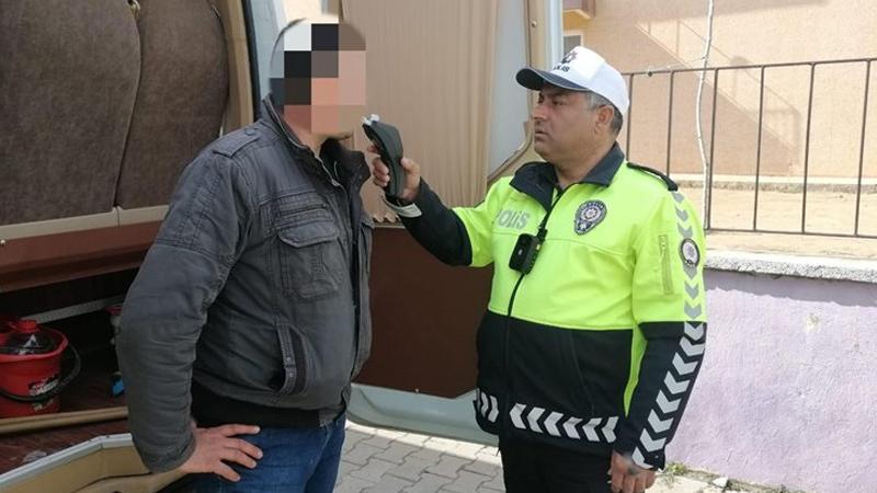 Keşan'da servis şoförü alkollü çıktı, öğrencileri okula polis bıraktı