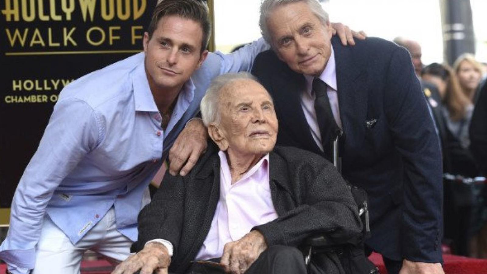 Hollywood yıldızı Kirk Douglas, 50 milyon dolarlık mirasını yardım kuruluşlarına bırakmış