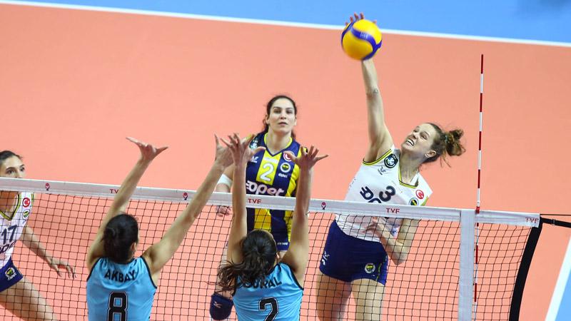 Koronavirüs İtalya'da futbolu durdurdu, voleybol maçları devam edecek