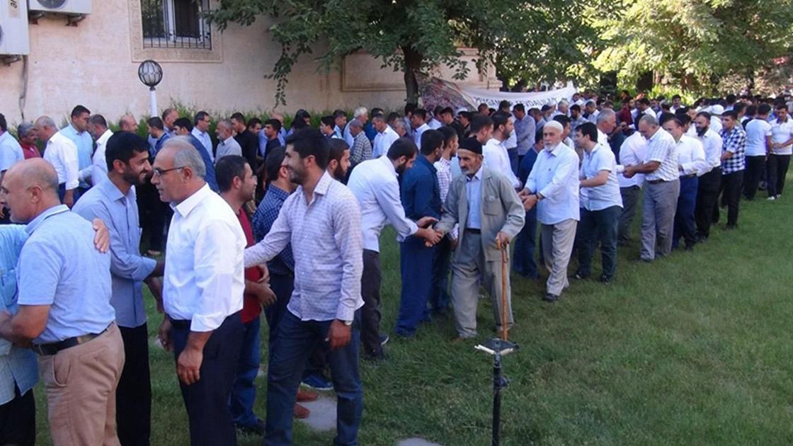 Koronavirüs uyarıları: El yıkamak en önemlisi, el sıkışıp öpüşme bir an önce ortadan kalkmalı, iyi pişmemiş hayvansal gıdalar tüketilmemeli