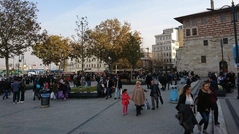 Taksim'den sonra Eminönü ve Sultanahmet meydanları da belediye etkinliklerine kapatıldı