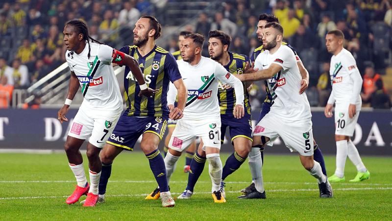 Fenerbahçe, Kadıköy'de 1 puanı son dakikada kurtardı