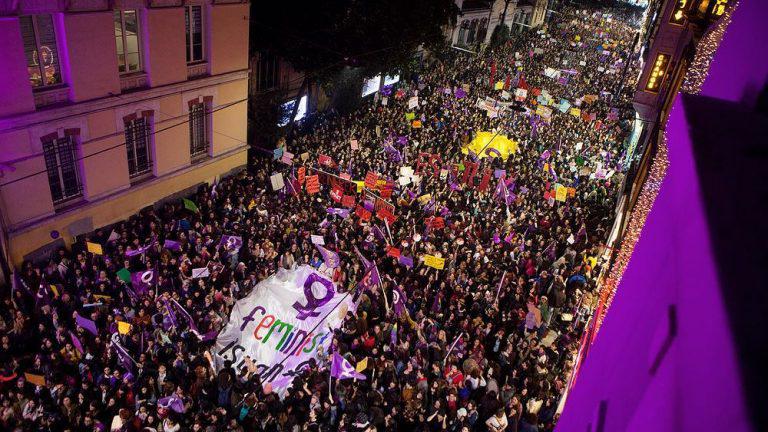 Hâkimden Feminist Gece Yürüyüşü’nde gözaltına alınan kadınlara: Erkekler de öldürülüyor, biz de mi toplanalım