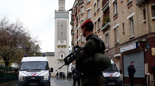 Paris'te camide silahlı saldırı: 1 kişi ağır yaralandı