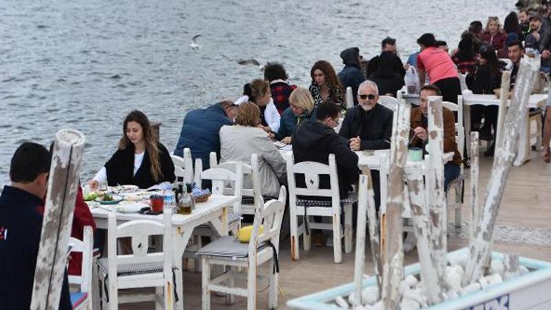 Koronavirüs endişesiyle okullar tatil edildi; yazlıkçılar sezonu erken açtı!