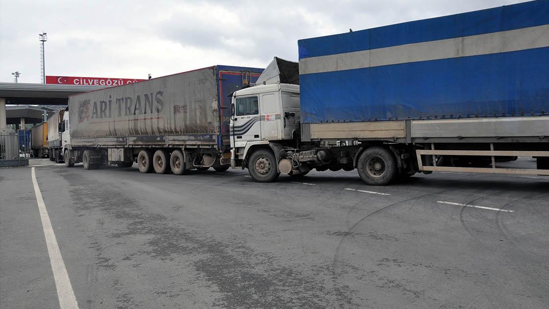 BM’den İdlib’e 74 TIR insani yardım