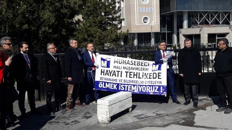 Serbest muhasebeci mali müşavirlerden bakanlık önünde 'Koronavirüs' eylemi: 4 kişi gözaltına alındı