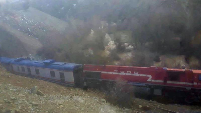 Elazığ'a heyelan nedeniyle tren yoldan çıktı, facia ucuz atlatıldı