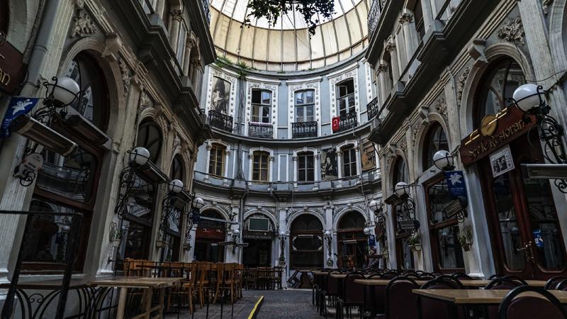 Restoranlarda masalar kalkıyor, bu geceden itibaren sadece paket servis olacak