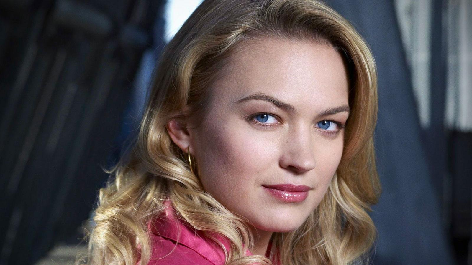 Oyuncu Sophia Myles’ın babası Koronavirüs nedeniyle yaşamını yitirdi