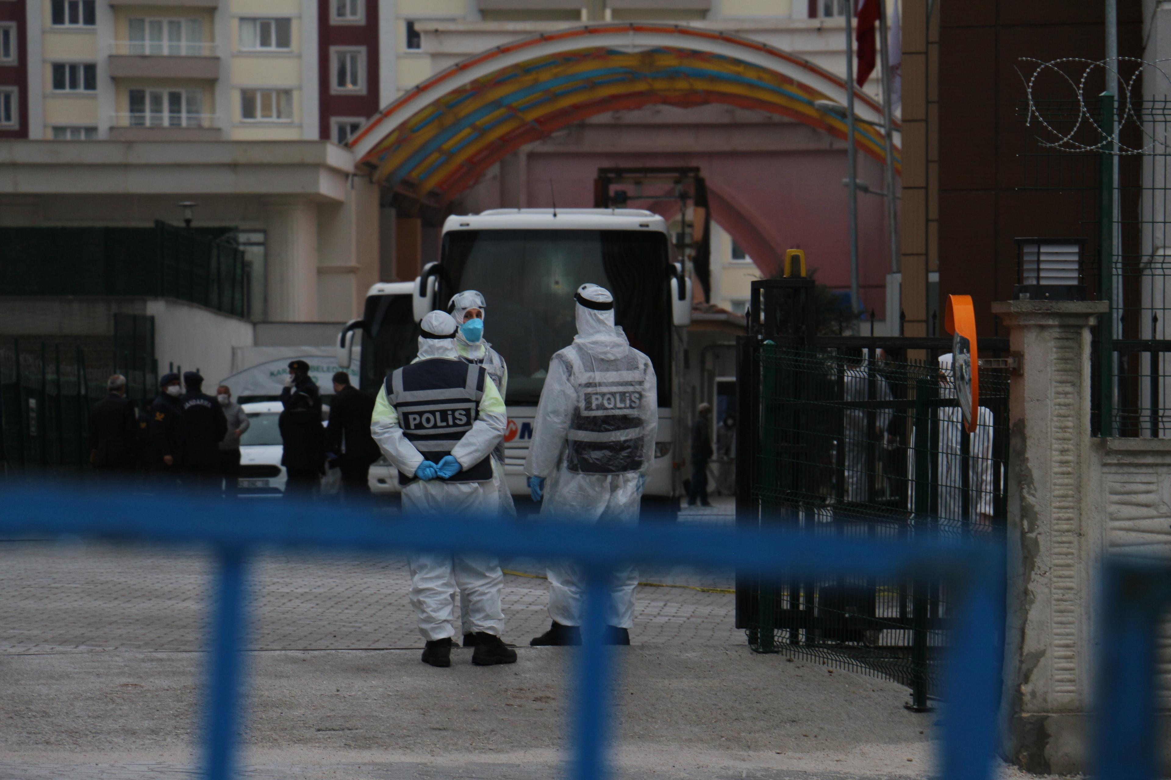 Konya’da test sonucu negatif çıkan umrecilerin tahliyesi başladı