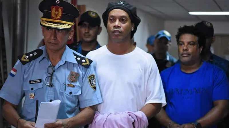 Ev hapsindeki Ronaldinho: Annem Brezilya'da Koronavirüs salgını nedeniye zor zamanlar geçiriyor