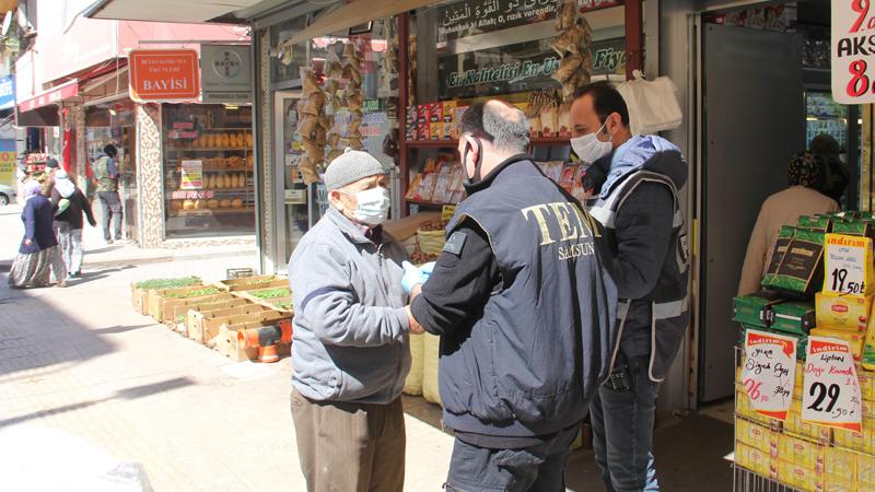 Polise '60'ımı biraz geçtim' dedi, kimlik kontrolünde 80 yaşında çıktı!