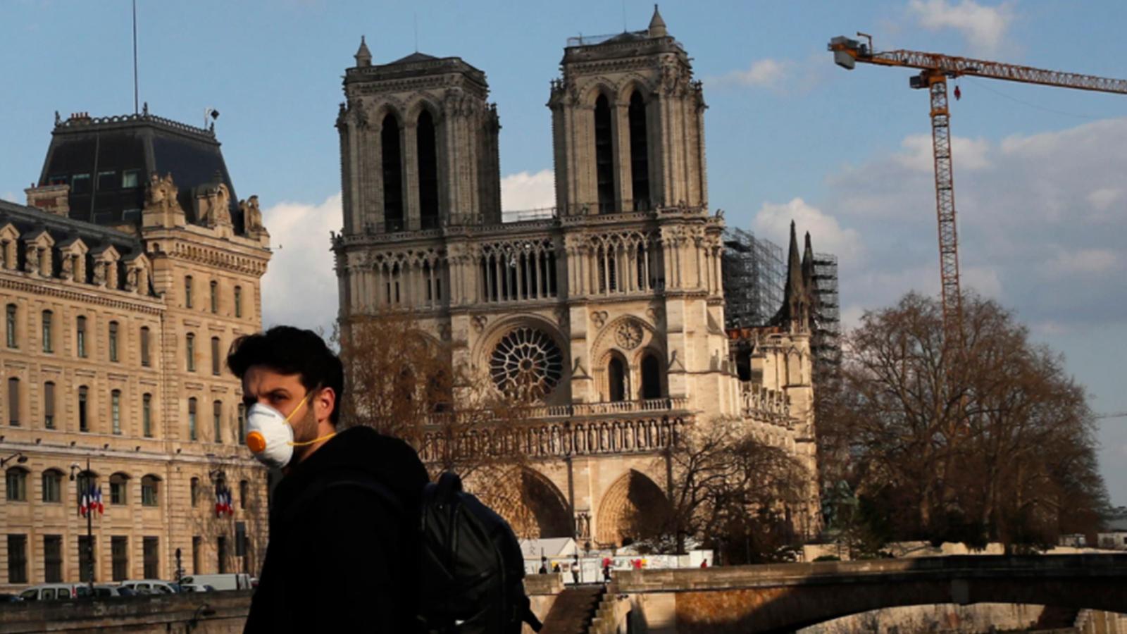 Büyük yangının birinci yıldönümüne yaklaşan Notre Dame Katedrali'nde Paskalya için ayin düzenlendi