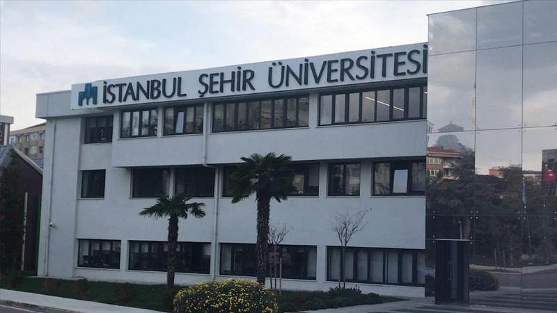 AKP akademik kıyıma yol açacak maddeyi geri çekti; Şehir Üniversitesi'ne kilit vuran maddeye tepki