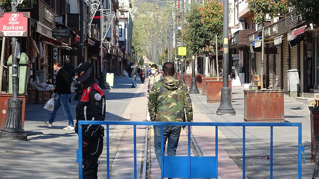 Bursa'da Cumhuriyet Caddesi yaya trafiğine kapatıldı