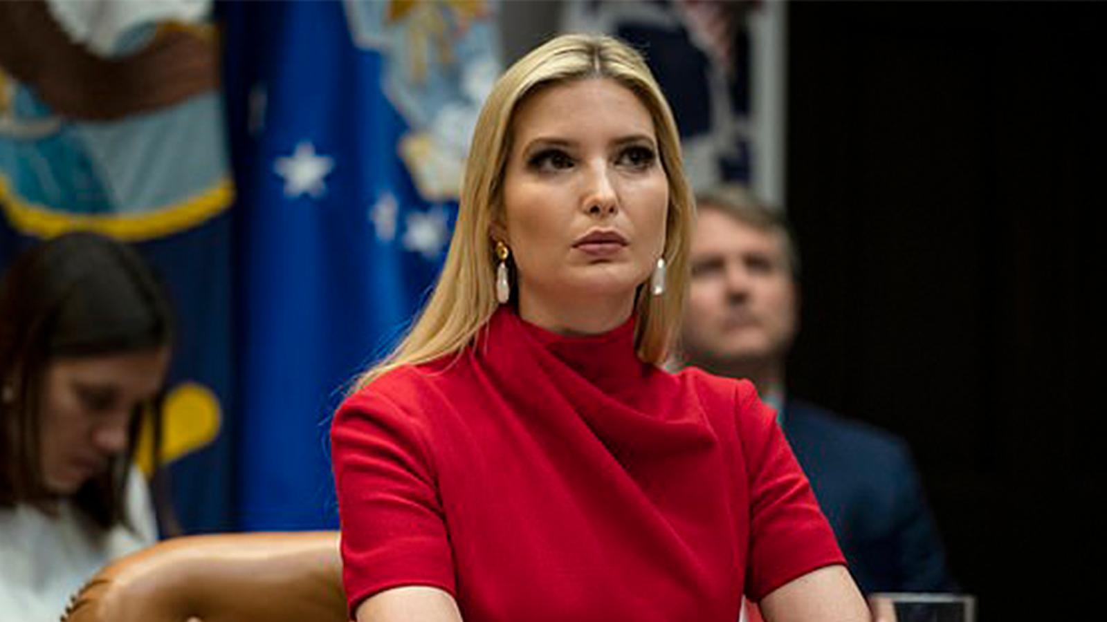 Ivanka Trump'ın evde kalanlara önerisi: Gecenizi gölge kuklaları yaparak geçirin