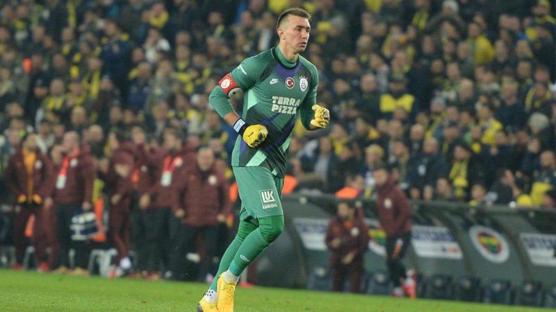 Muslera'nın sözleşmesi uzatılacak, maaşı düşürülecek