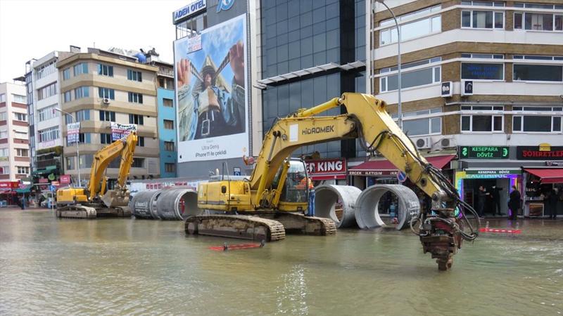 Kadıköy göle döndü, pek çok bölgede sular kesildi