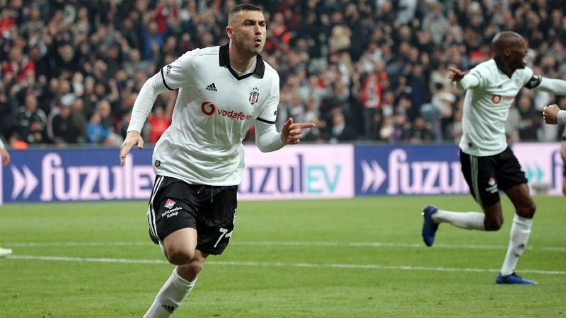 Burak Yılmaz'a Beşiktaş'tan izin çıktı