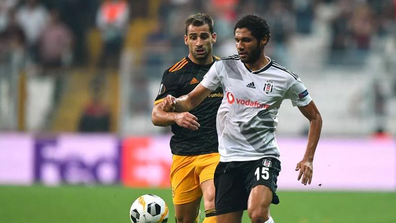 Beşiktaş Elneny'nin bir yıl daha kalmasını istiyor