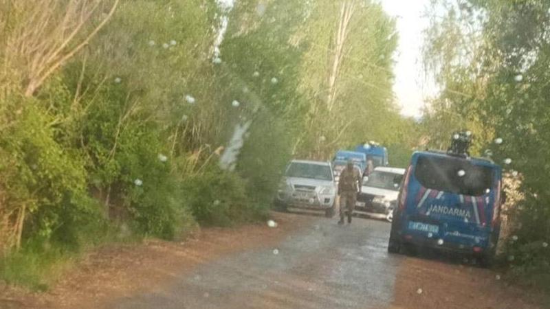 Annesi, kardeşi ve yengesini tabancayla vurarak yaraladı