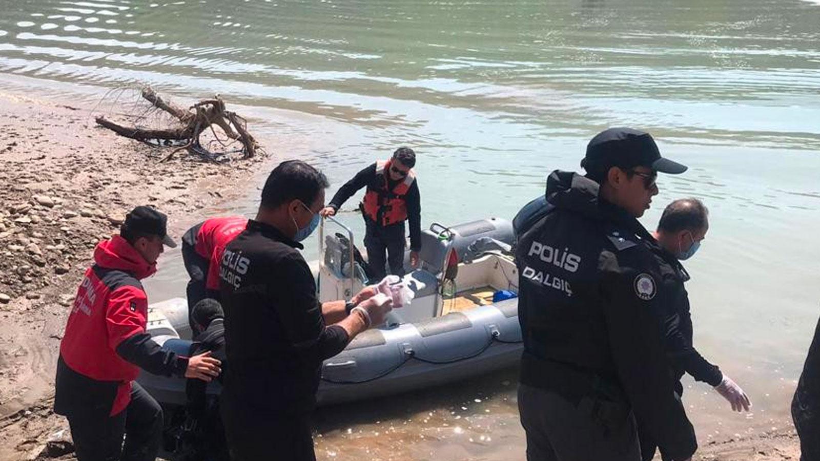 Munzur Çayı'ndaki tatbikatta botun devrilmesiyle kaybolan uzman çavuşun cansız bedenine ulaşıldı