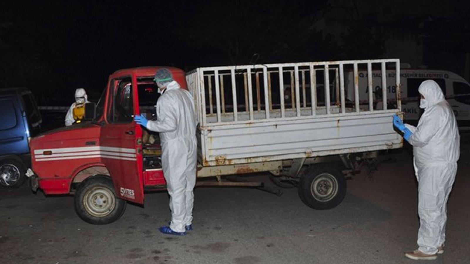 Antalya'da tamirciye getirilen kamyonetten ceset çıktı