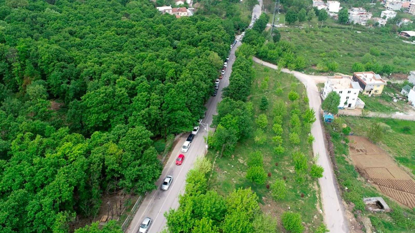 Sokağa çıkma kısıtlaması öncesi yine kilometrelerce su kuyruğu oluştu