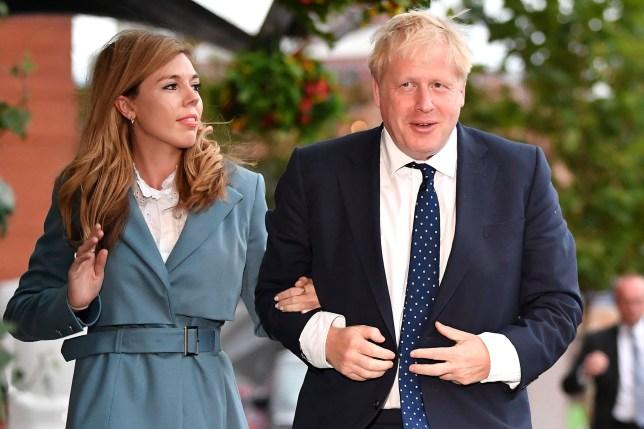 Britanya Başbakanı Johnson ve nişanlısı Symonds, yeni doğan oğullarına verdikleri ismi açıkladı