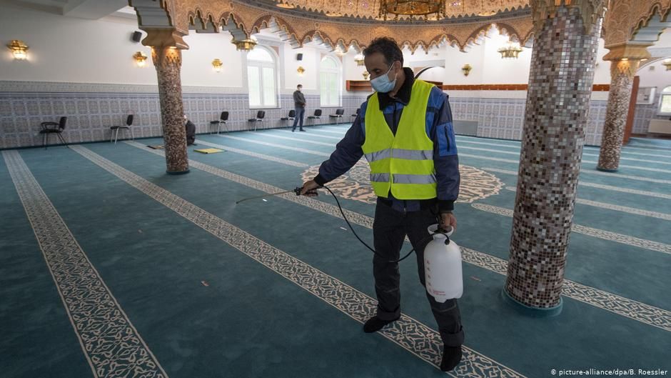 Almanya'da camiler yeniden ibadete açılıyor