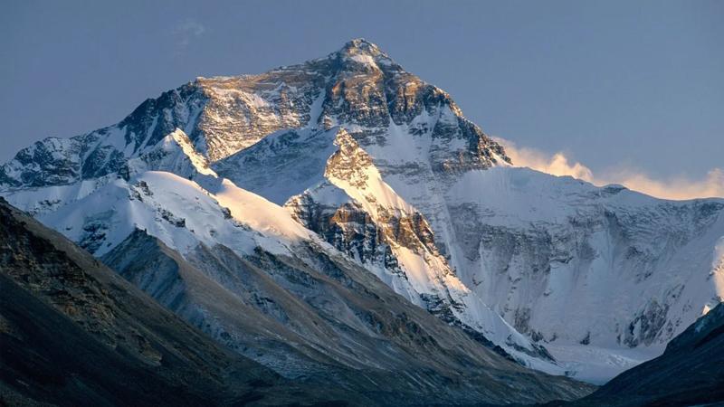 Çin, Everest Dağı'na tırmanışları Koronavirüs nedeniyle durdurdu