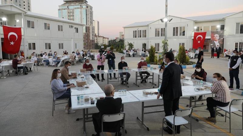 İmamoğlu, yılın ilk toplu iftarını metro inşaatı çalışanlarıyla yaptı