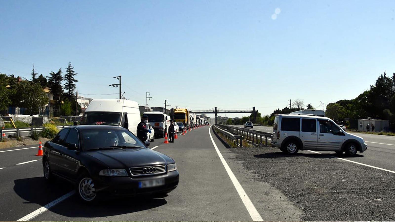 Seyahat kısıtlamasını yanlış anlayan yazlıkçılar Tekirdağ sınırından geri döndü