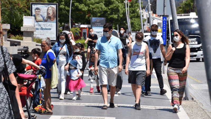 Marmaris'te de maskesiz sokağa çıkmak yasaklandı