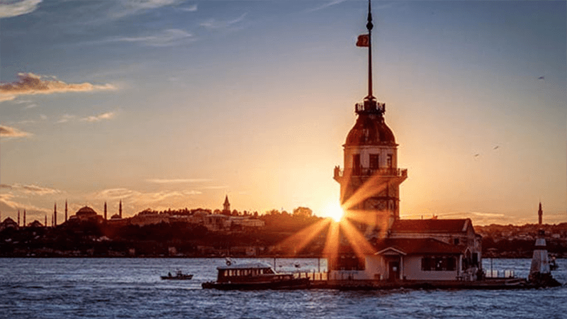 İstanbul Valiliği'nden hava sıcaklığı uyarısı: Mevsim normallerinin 9-13 derece üzerinde hissedilecek