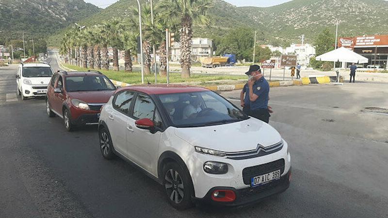 Kuşadası yazlıkçıların akınına uğradı; 5 günde 72 bin araç giriş yaptı