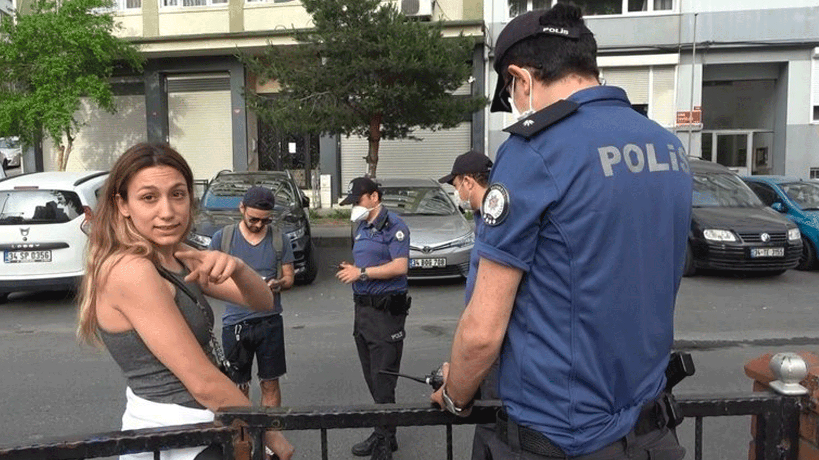 Polisin ceza kestiği kadından gazeteciye tehdit: Annem medya danışmanı, peşini bırakmayacağım