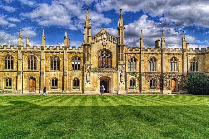 Cambridge Üniversitesi gelecek sene de derslere dijital olarak devam etme kararı aldı