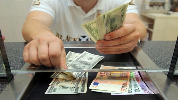 Resmi Gazete'de yayımlandı: 100 dolar altı işlemlerde kimlik beyanı zorunluluğu kalktı