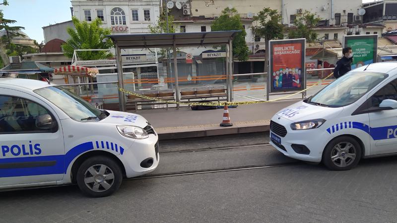 Fatih Beyazıt tramvay durağında ceset bulundu