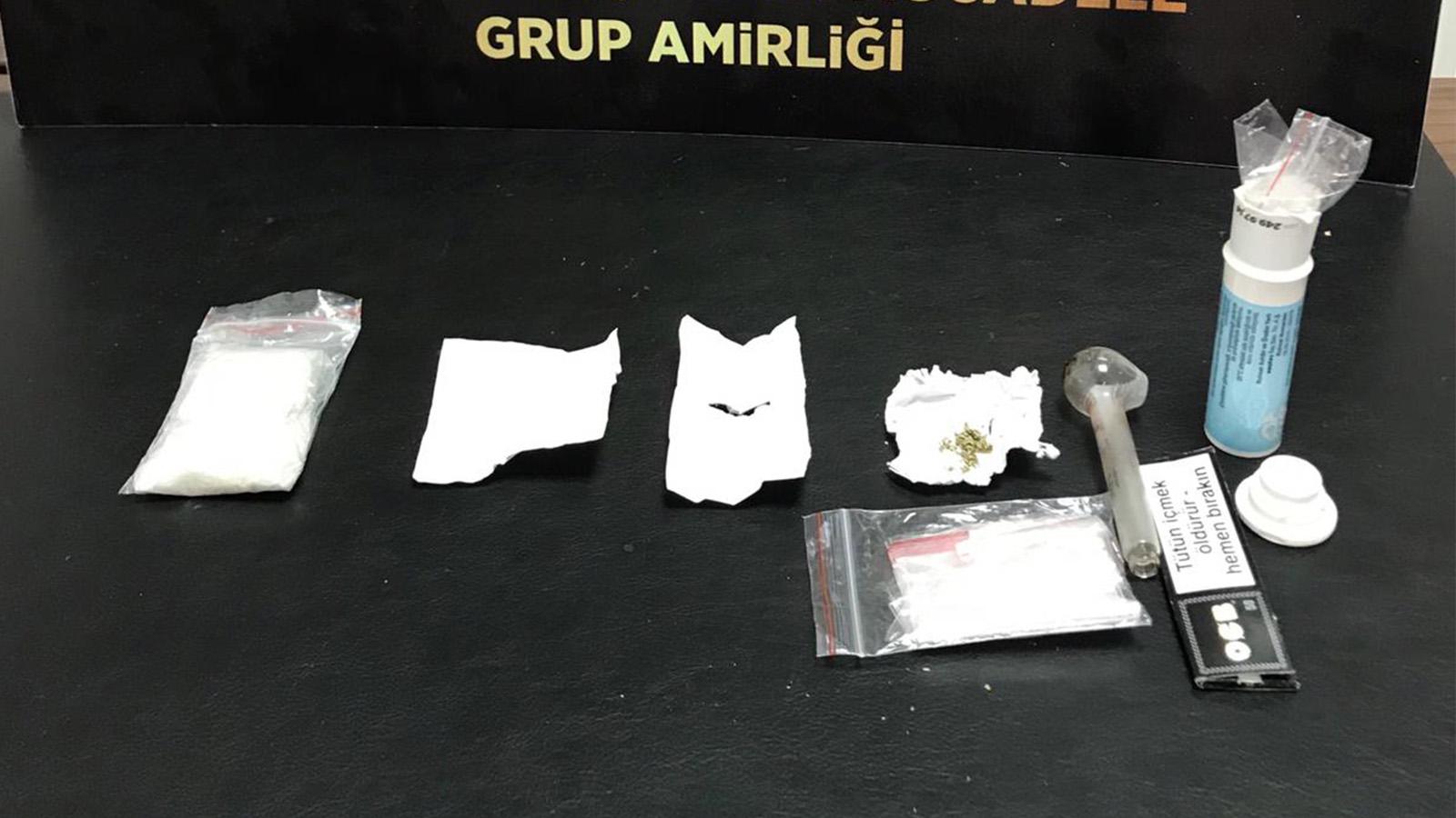 Polis, iç çamaşırına sakladığı uyuşturucuyu buldu