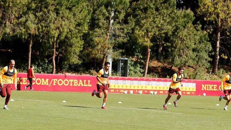 Galatasaray'da teknik ekip ve futbolcular yüzde 15 indirimi kabul etti