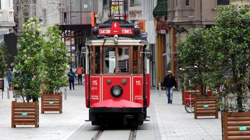 Nostajlik tramvay İstiklal Caddesi'nde seferlere başladı