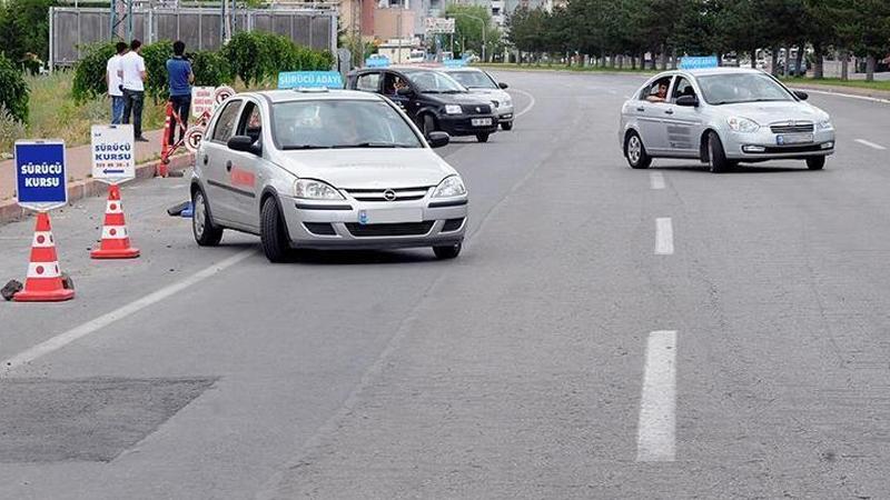 Ehliyet kursu ve sınavlarda Koronavirüs'e karşı alınacak önlemleri açıklandı