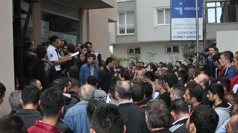 Cumhuriyet yazarı Erdal Sağlam: Ekonominin bu gidişiyle, şimdi değilse 6 ay sonra, gerçek işsizlik oranları mutlaka ortaya çıkacak