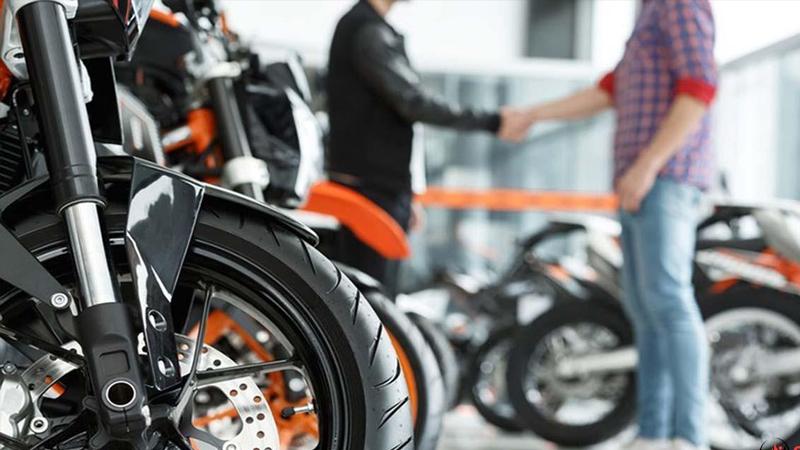 Tüm zamanların satış rekoru: Otomobile ulaşamayan motosiklete koştu